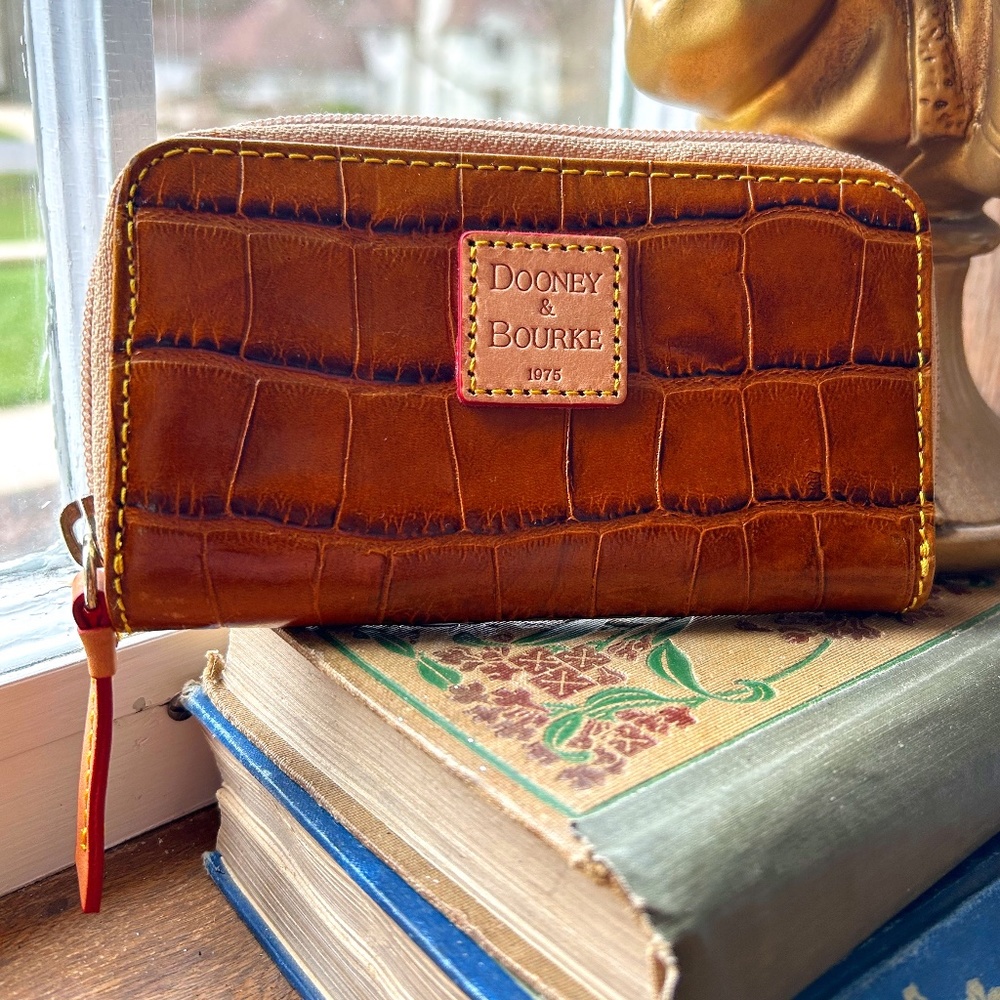 EUC Dooney & Bourke Crocodile Embossed Leather Zip Around Wallet